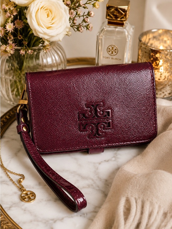 Tory Burch Handbags - Tory Burch Robinson Patent Saffiano Leather Wristlet Wallet NWOT Burgundy Clutch